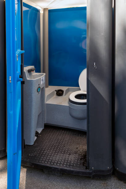 Best Porta potty rental near me  in Louisville, OH